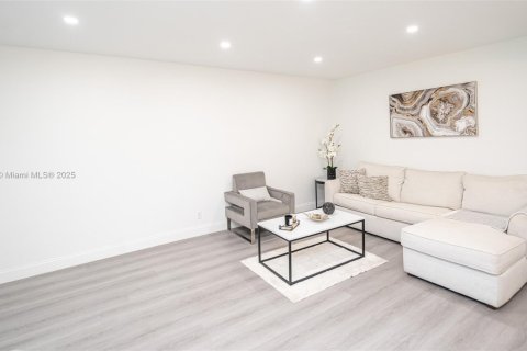 Condominio en venta en Hollywood, Florida, 2 dormitorios, 100.15 m2 № 1949224 - foto 10