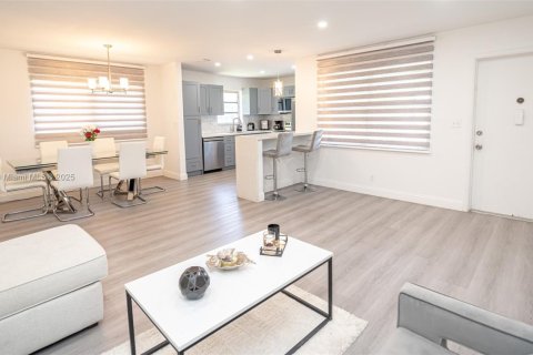 Condominio en venta en Hollywood, Florida, 2 dormitorios, 100.15 m2 № 1949224 - foto 15