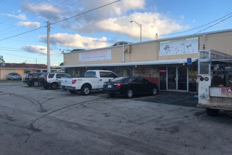 Commercial property in Hialeah, Florida № 1957918 - photo 5