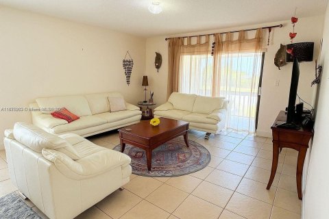 Condo à Miami, Floride, 3 chambres  № 1981371