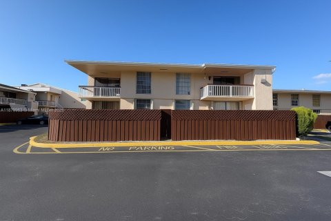 Copropriété à vendre à Miami, Floride: 3 chambres, 116.13 m2 № 1981371 - photo 10