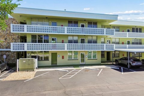 Condo à Saint Petersburg, Floride, 1 chambre  № 2131166