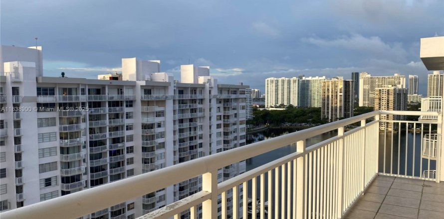 Appartement à Aventura, Floride 2 chambres, 116.22 m2 № 1825637
