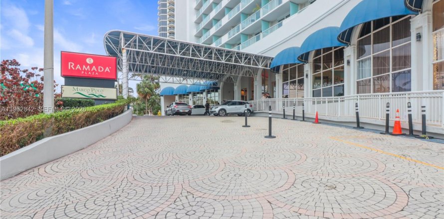 Studio in the Condo in Sunny Isles Beach, Florida  № 2024162