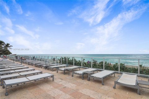 Condo in Sunny Isles Beach, Florida  № 2024162 - photo 10