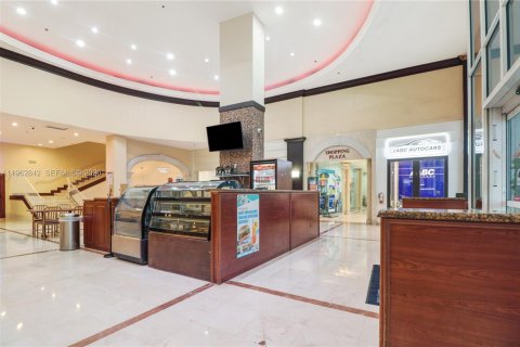 Condo in Sunny Isles Beach, Florida  № 2024162 - photo 6