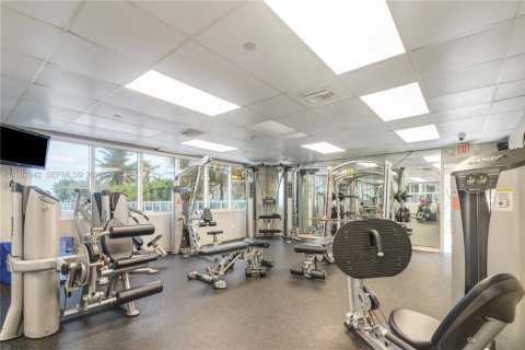 Condo in Sunny Isles Beach, Florida  № 2024162 - photo 14