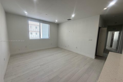 Снять в аренду квартиру в Хайалиа, Флорида 2 спальни, 80.36м2, № 1975726 - фото 17