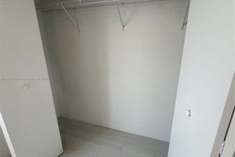 Снять в аренду квартиру в Хайалиа, Флорида 2 спальни, 80.36м2, № 1975726 - фото 20