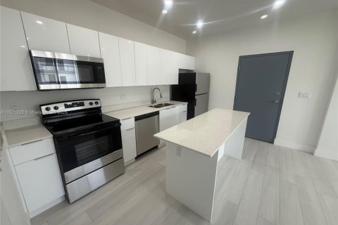 Снять в аренду квартиру в Хайалиа, Флорида 2 спальни, 80.36м2, № 1975726 - фото 10