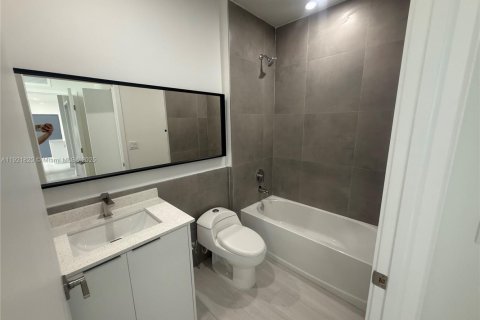 Снять в аренду квартиру в Хайалиа, Флорида 2 спальни, 80.36м2, № 1975726 - фото 7