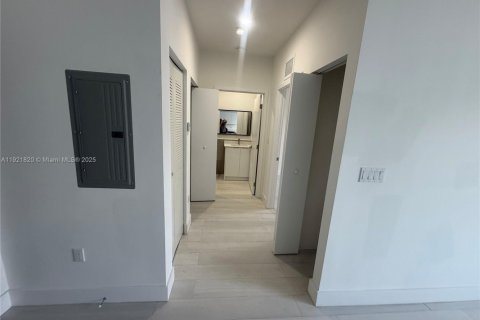 Снять в аренду квартиру в Хайалиа, Флорида 2 спальни, 80.36м2, № 1975726 - фото 5