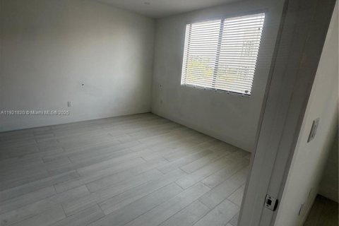 Снять в аренду квартиру в Хайалиа, Флорида 2 спальни, 80.36м2, № 1975726 - фото 14