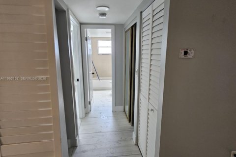 Condo in Miami, Florida, 2 bedrooms  № 2026851 - photo 16