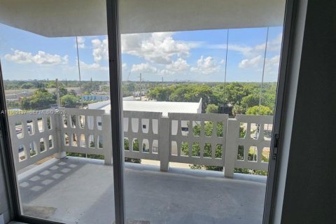 Condo in Miami, Florida, 2 bedrooms  № 2026851 - photo 8