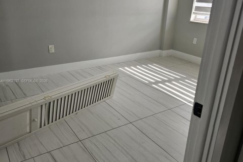 Condo in Miami, Florida, 2 bedrooms  № 2026851 - photo 15