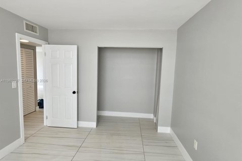 Condo in Miami, Florida, 2 bedrooms  № 2026851 - photo 5