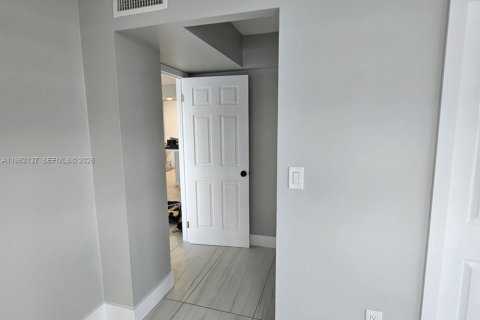 Condo in Miami, Florida, 2 bedrooms  № 2026851 - photo 11