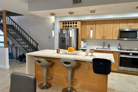 Touwnhouse à vendre à Miami, Floride: 3 chambres, 150.87 m2 № 1953630 - photo 3