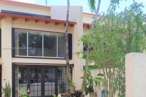 Touwnhouse à vendre à Miami, Floride: 3 chambres, 150.87 m2 № 1953630 - photo 1