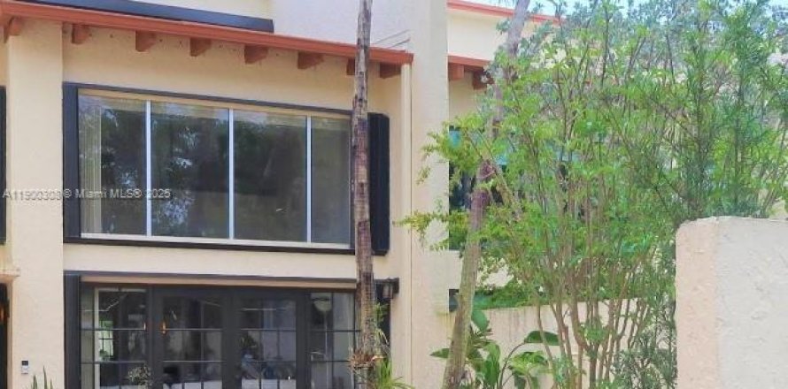 Touwnhouse à Miami, Floride 3 chambres, 150.87 m2 № 1953630
