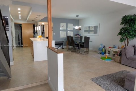 Touwnhouse à vendre à Miami, Floride: 3 chambres, 150.87 m2 № 1953630 - photo 10