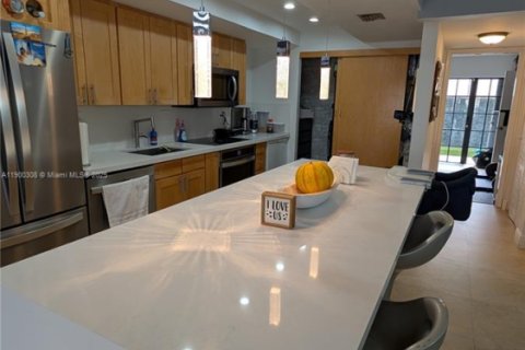 Touwnhouse à vendre à Miami, Floride: 3 chambres, 150.87 m2 № 1953630 - photo 8