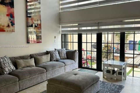 Touwnhouse à vendre à Miami, Floride: 3 chambres, 150.87 m2 № 1953630 - photo 24