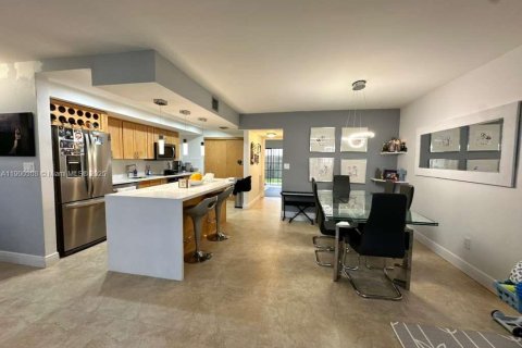 Touwnhouse à vendre à Miami, Floride: 3 chambres, 150.87 m2 № 1953630 - photo 5