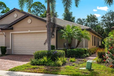 House in Venice, Florida 2 bedrooms, 141.77 sq.m. № 2356506