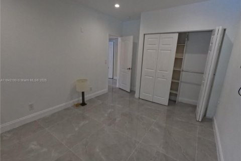 Villa ou maison à louer à Hollywood, Floride: 5 chambres, 251.21 m2 № 1834101 - photo 9