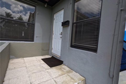 Villa ou maison à louer à Hollywood, Floride: 5 chambres, 251.21 m2 № 1834101 - photo 30