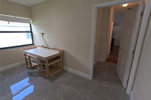 Villa ou maison à louer à Hollywood, Floride: 5 chambres, 251.21 m2 № 1834101 - photo 11