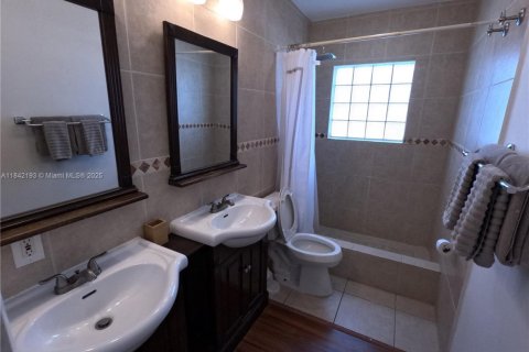 Villa ou maison à louer à Hollywood, Floride: 5 chambres, 251.21 m2 № 1834101 - photo 13