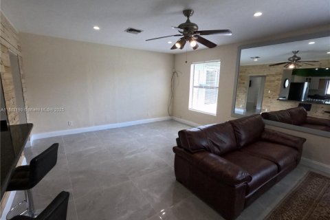 Villa ou maison à louer à Hollywood, Floride: 5 chambres, 251.21 m2 № 1834101 - photo 6