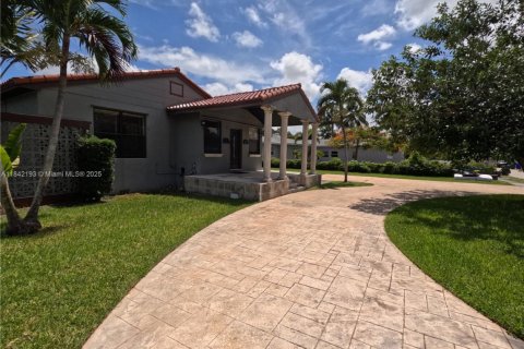 Villa ou maison à louer à Hollywood, Floride: 5 chambres, 251.21 m2 № 1834101 - photo 1