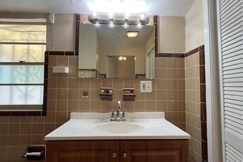 Casa en alquiler en Tampa, Florida, 3 dormitorios, 130.06 m2 № 1636085 - foto 11