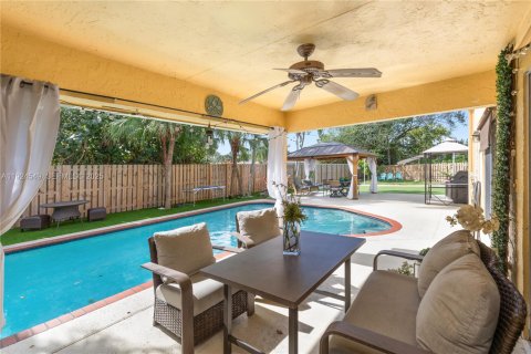 Villa ou maison à vendre à Coconut Creek, Floride: 4 chambres, 183.3 m2 № 1984074 - photo 21