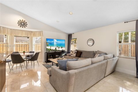 Villa ou maison à vendre à Coconut Creek, Floride: 4 chambres, 183.3 m2 № 1984074 - photo 15