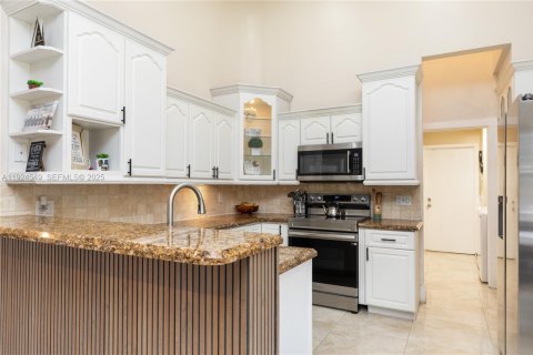 Villa ou maison à vendre à Coconut Creek, Floride: 4 chambres, 183.3 m2 № 1984074 - photo 19