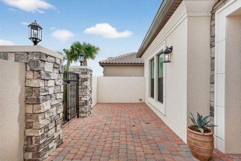 House in Port St. Lucie, Florida 3 bedrooms, 283.44 sq.m. № 2145963 - photo 11