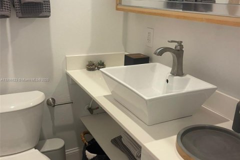 Immobilier commercial à vendre à Hollywood, Floride: 155.33 m2 № 1990912 - photo 19