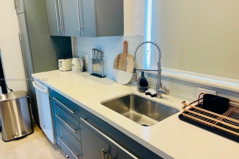 Immobilier commercial à vendre à Hollywood, Floride: 155.33 m2 № 1990912 - photo 5