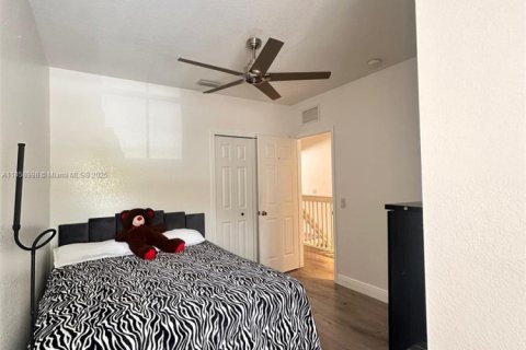 Townhouse in Miramar, Florida 3 bedrooms, 134.71 sq.m. № 1888385 - photo 22