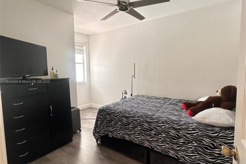 Townhouse in Miramar, Florida 3 bedrooms, 134.71 sq.m. № 1888385 - photo 13