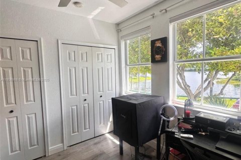 Townhouse in Miramar, Florida 3 bedrooms, 134.71 sq.m. № 1888385 - photo 9