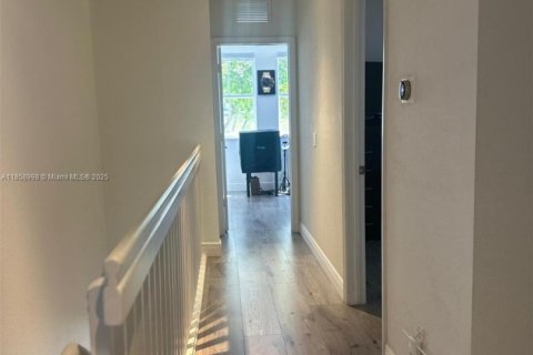 Townhouse in Miramar, Florida 3 bedrooms, 134.71 sq.m. № 1888385 - photo 28