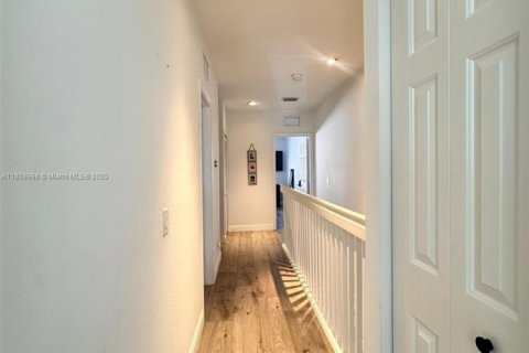 Townhouse in Miramar, Florida 3 bedrooms, 134.71 sq.m. № 1888385 - photo 30