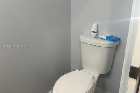Townhouse in Miramar, Florida 3 bedrooms, 134.71 sq.m. № 1888385 - photo 24