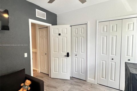 Townhouse in Miramar, Florida 3 bedrooms, 134.71 sq.m. № 1888385 - photo 20